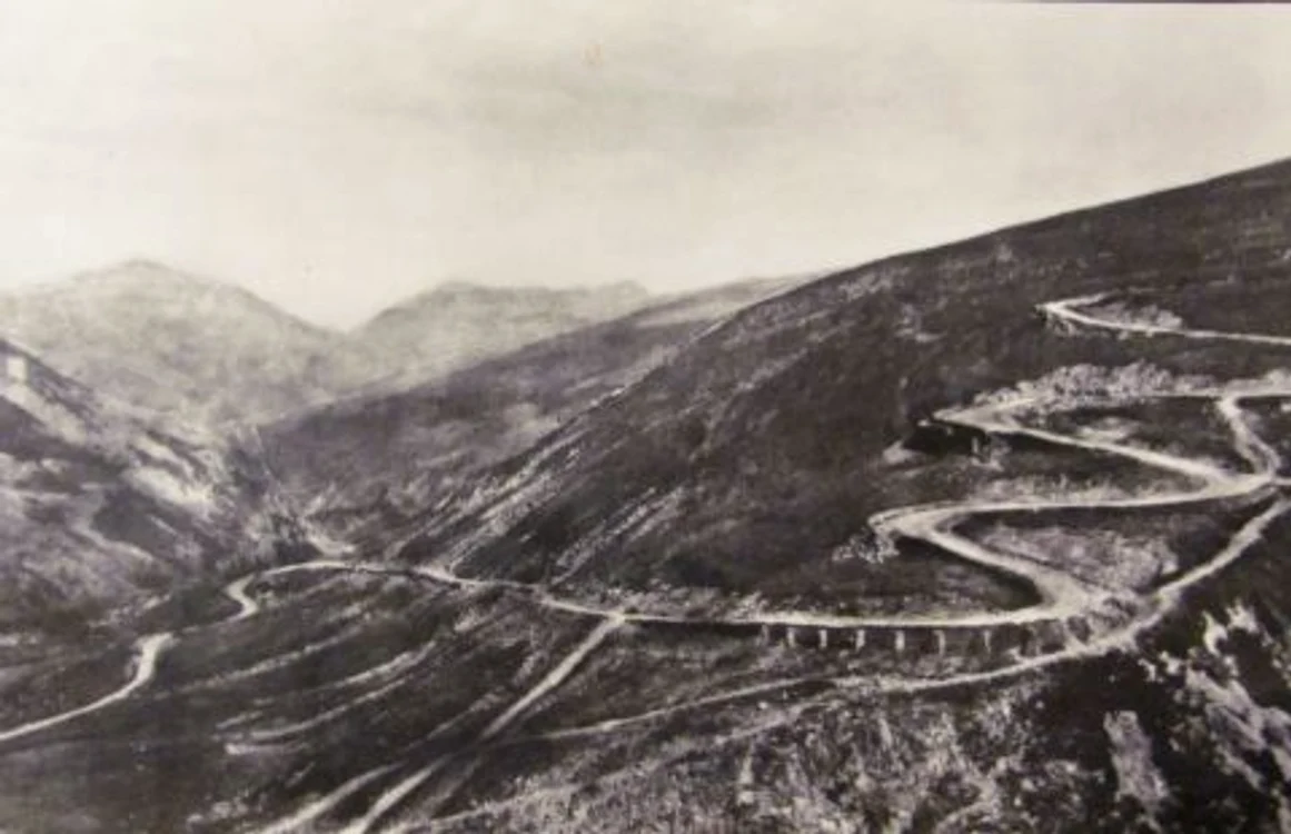 Martor la construcţia şoselei Transalpina