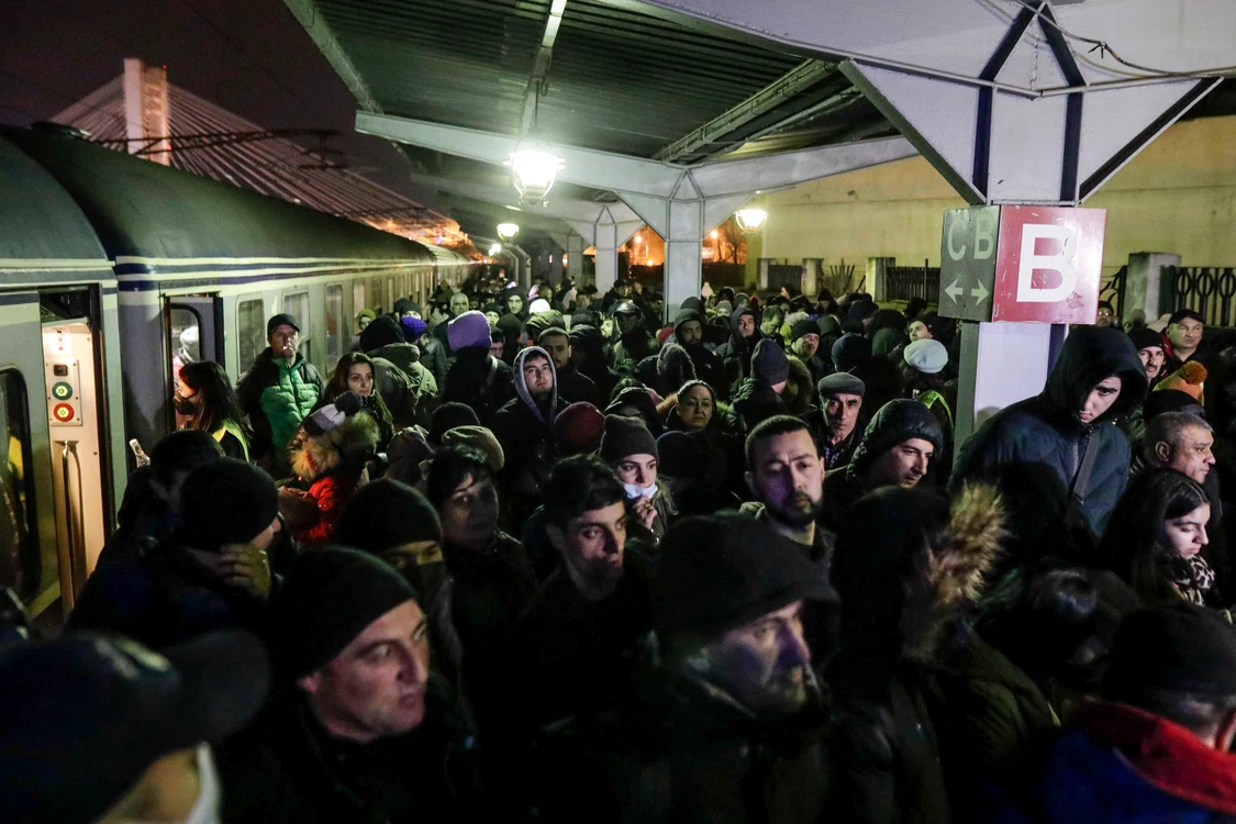 Oamenii au sosit în noaptea de joi spre vineri, din Iași (Foto: Inquam Photos)