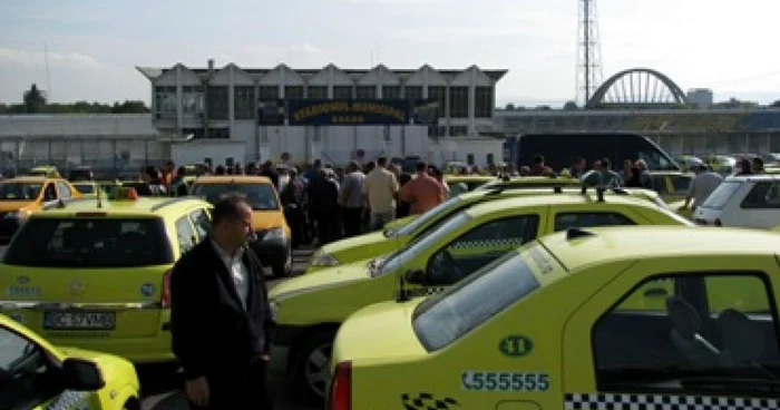 Bacău: Prefectul trimite taximetriştii la Tribunal