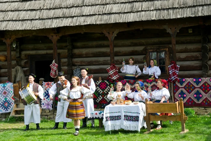 Cultura
locală a Maramureşului e bine cunoscută în lume prin originalitatea şi
puternicul specific local   FOTO: Shutterstock