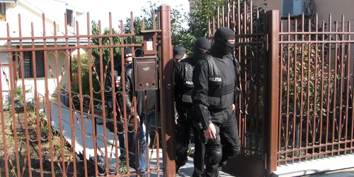 Mascaţii au descins la trei dintre locuinţele lui Constantin Cucuiureanu 