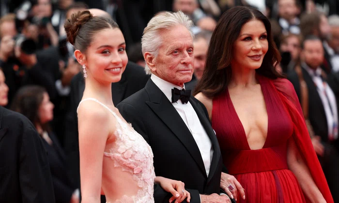 Michael Douglas și Catherine Zeta Jones la Cannes 2023, alături de fiica lor, Foto Getty (1) jpg