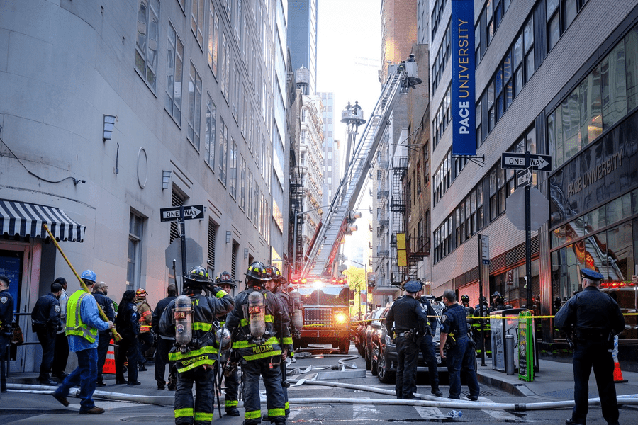 Un mort și 5 răniți după ce o parcare din Manhattan s-a prăbușit FOTO
