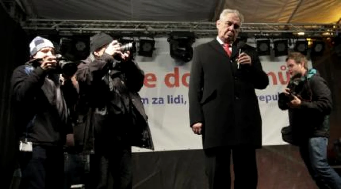 Milos Zeman, premier de stânga în perioada 1998-2002, este unul dintre favoriţi     Foto Reuters
