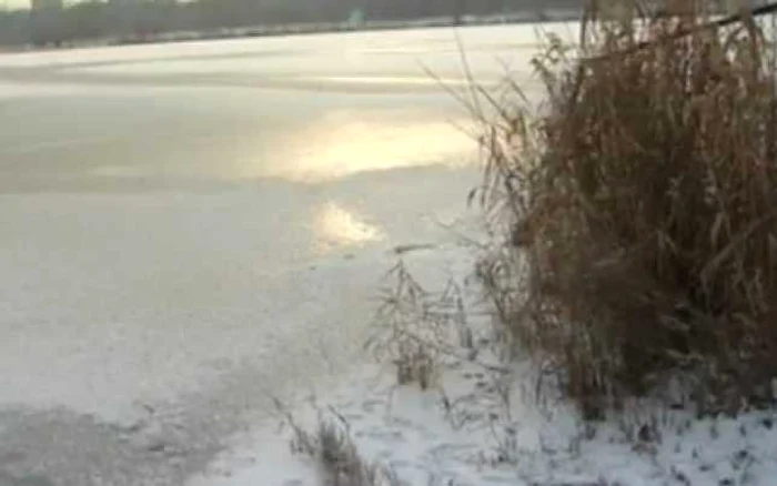 Baiatul a cazut in lac. FOTO ProTV