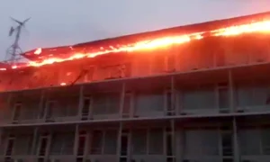 Focul a cuprins acoperişul hotelului Histria în 2015 jpeg