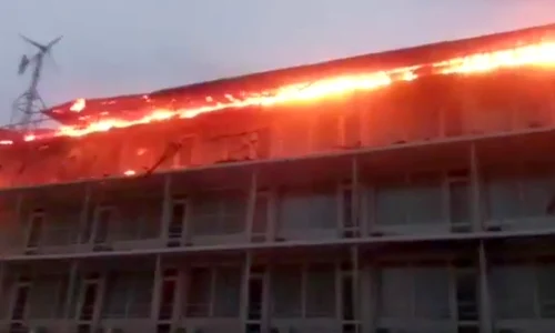 Focul a cuprins acoperişul hotelului Histria în 2015 jpeg