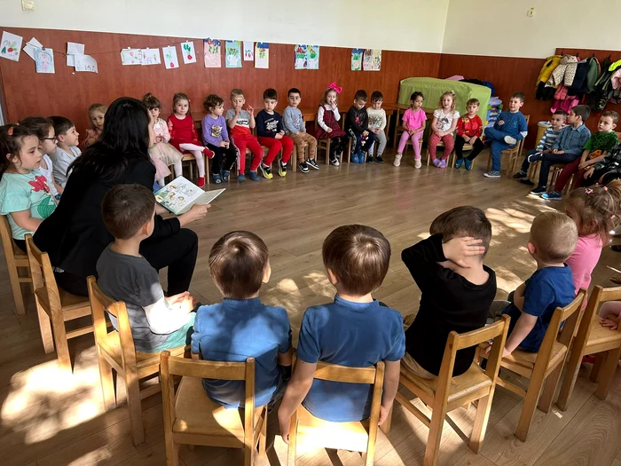Ora de lectură FOTO Grădinița Șotron