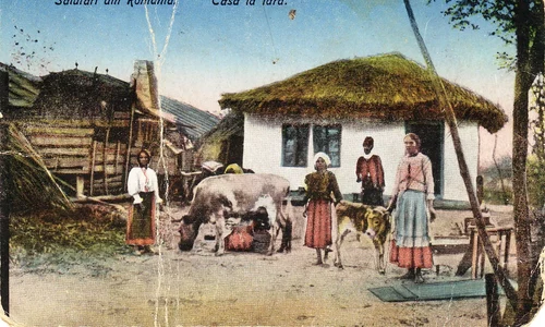 Casă la țară. Carte poștală de la începutul secolului XX (© iMAGO Romaniae)