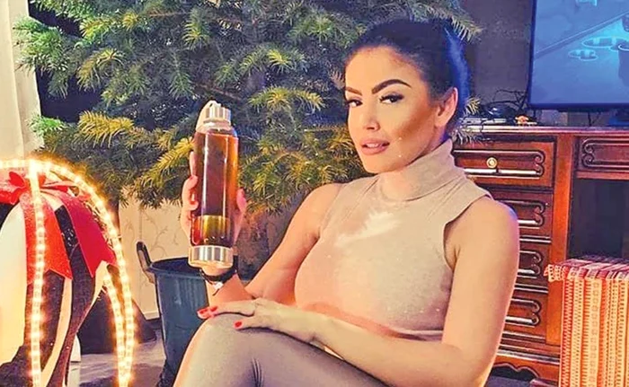 Andreea Mantea își menține silueta cu ceai din fructe exotice