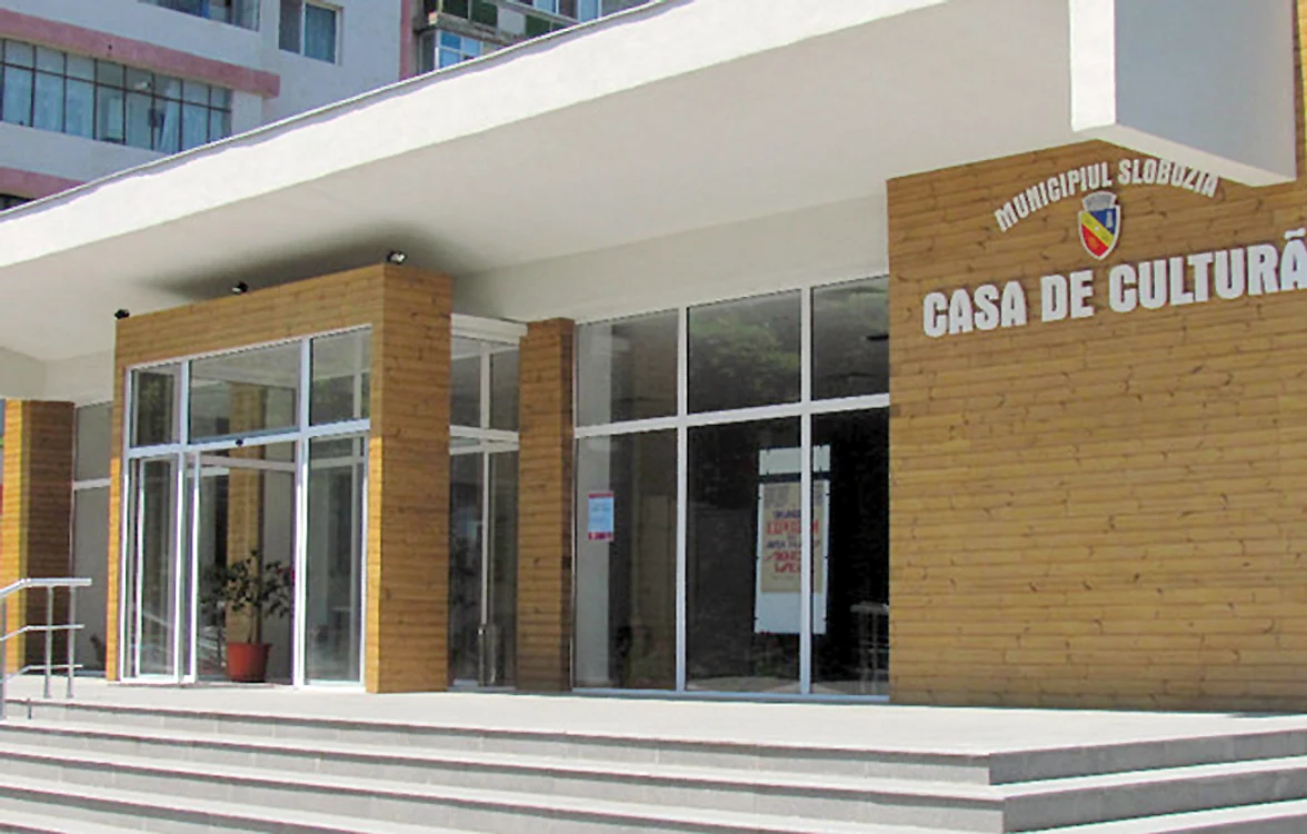 Solistul n-a mai putut cânta la Casa de Cultură de la Slobozia, pentru că şi acolo s-au găsit nereguli