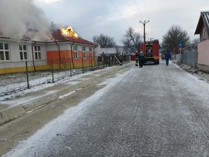 Un incendiu a izbucnit vineri dimineață la o școală din județul Vaslui