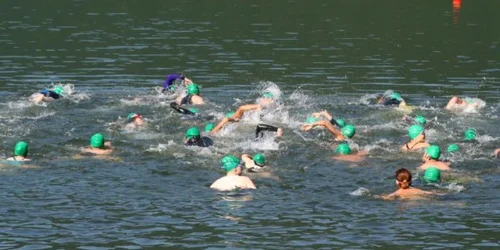 Concurs de înot la lacul Tarniţa