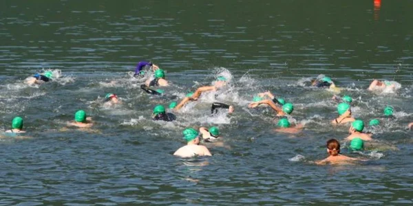 Concurs de înot la lacul Tarniţa