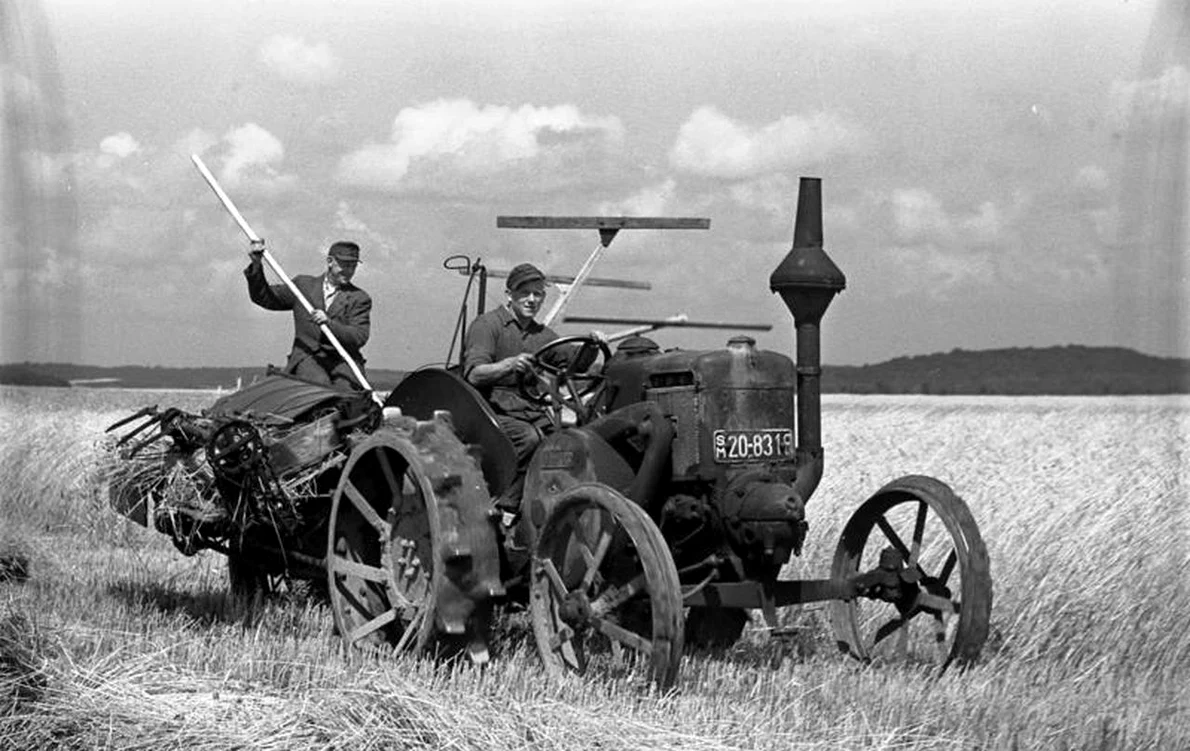 Tractor german fabricat în perioada interbelică (© Bundesarchiv, Bild183-R0210-336 / CC-BY-SA 3.0)
