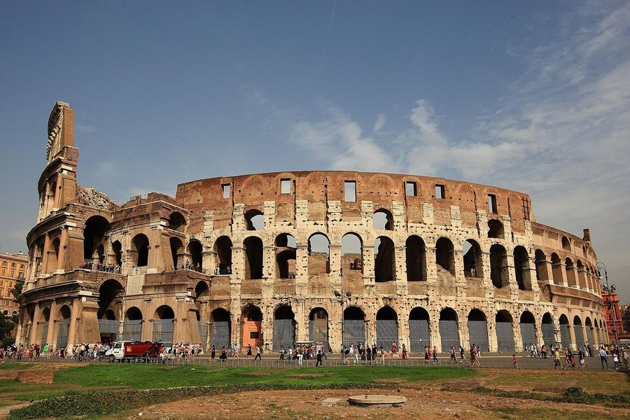 Un ghid turistic a murit după ce s-a prăbușit în Colosseum. Asociațiile au criticat condițiile extreme