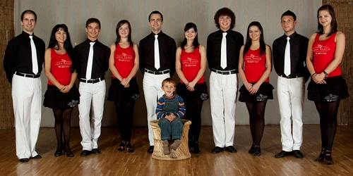 Echipa „Loga Dance“ alături de Marian Demeter 