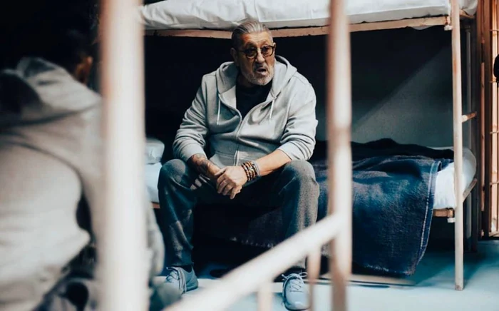 
    Nicolae Ceaușescu alături de fiul său mai mic, Nicu  