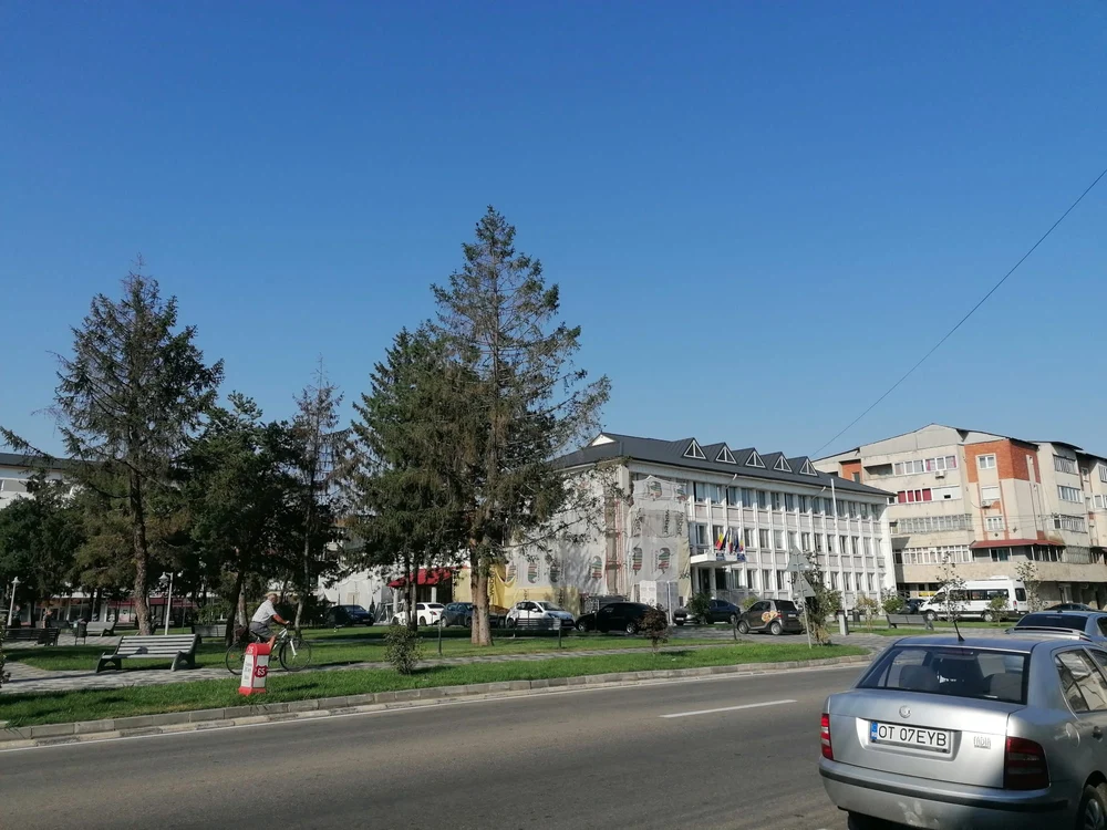 Primarul din Poboru refuză atât greva, cât și concedierile: „La sat, nu poți trimite băbuța acasă când o doare azi”