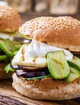 Burger vegetarian Sursa imagine shutterstock 517171291 jpg
