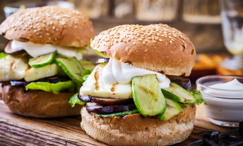 Burger vegetarian  Sursa imagine shutterstock 517171291 jpg