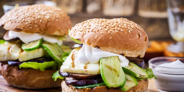 Burger vegetarian  Sursa imagine shutterstock 517171291 jpg