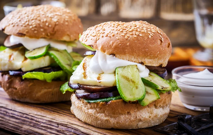 Burger vegetarian FOTO Shutterstock