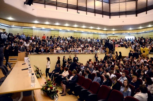 Cei mai buni elevi ai Braşovului au fost premiaţi. FOTOAndrei Paul