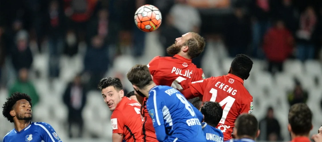 Clubul Pandurii Tg Jiu dispare din fotbalul românesc. Foto Arhivă Adevărul