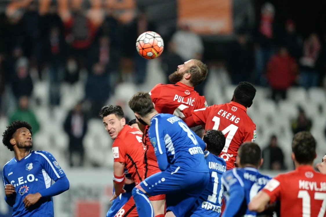 Meciul de fotbal are loc joi, începând cu ora 21,00