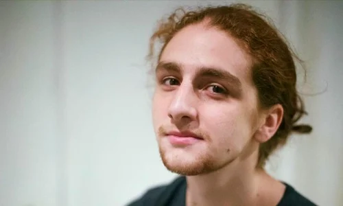 Carol Ionescu avea 17 ani când tatăl său, actorul Șerban Ionescu, a murit  Moștenește talentul celebrului său tată jpeg