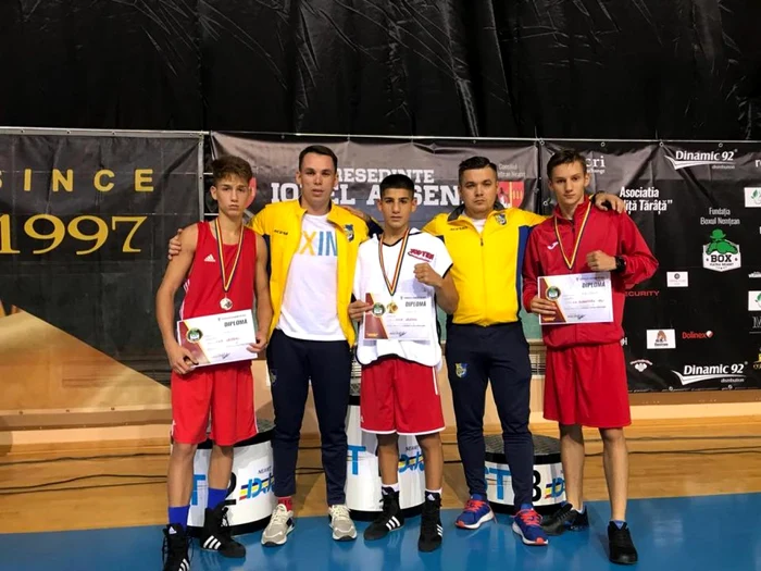 Campionii Călăraşiului, alături de fraţii Anghel, antrenorii de la CSM FOTO Facebook/Valentin Anghel