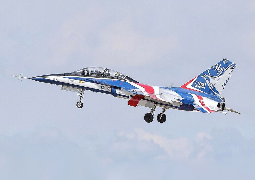 Un avion militar al forţelor aeriene din Taiwane s-a prăbuşit după ce ambele motoare s-au defectat