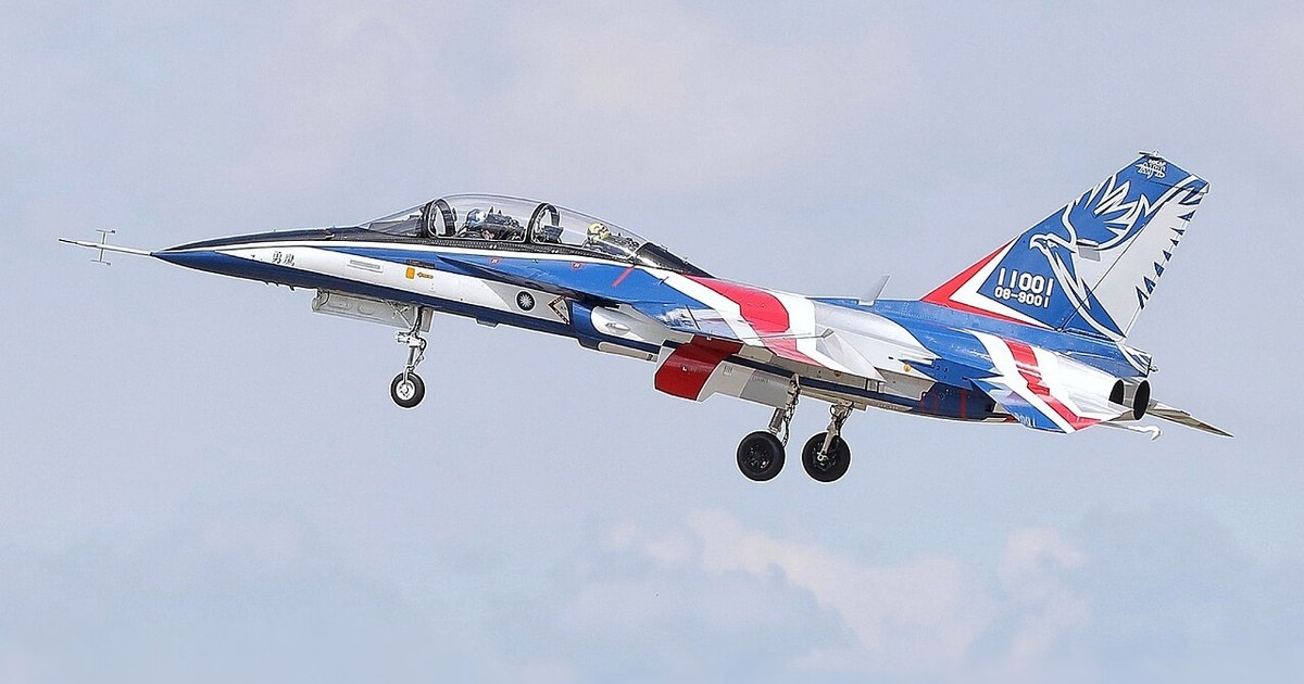 Prăbușirea unui avion militar AT-5 Brave Eagle în Taiwan: Pilotul salvat la timp