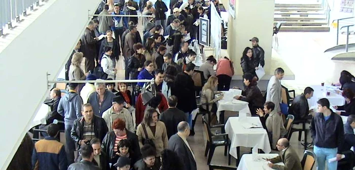 Sala Polivalentă a fost plină, însă au fost puţine locuri de muncă. FOTO: ADEVĂRUL