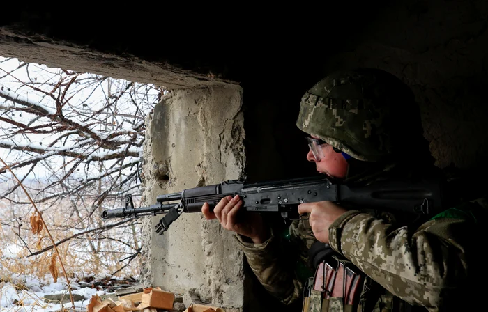 Soldat ucrainean se antrenează în zona Harkov FOTO PROFIMEDIA