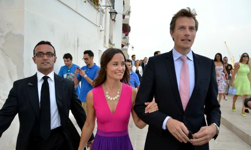 19 09 2014 Pippa Middleton e Nico Jackson in Puglia jpeg