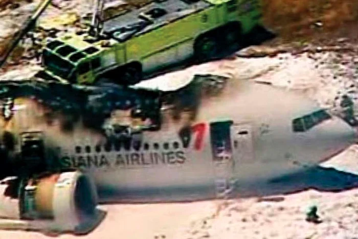 Au murit două eleve în vârstă de 16 ani (Fotografii: Reuters / Twiter)