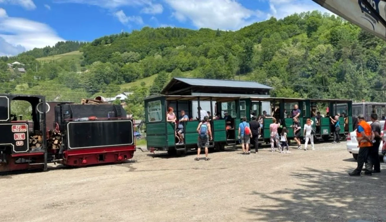 Trenul Mocăniţa a plecat din nou la drum pe traseul turistic dintre Câmpeni şi Abrud