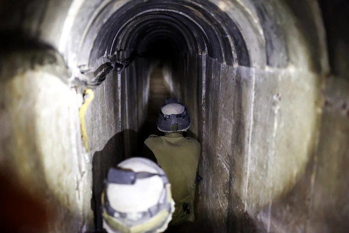 Tunelul descoperit de autorităţile israeliene era folosit clar în scopuri teroriste, spun acestea. FOTO Reuters