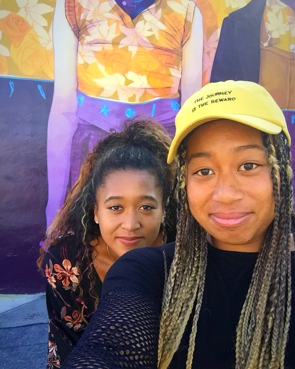 Naomi Osaka, alături de sora ei, Mari, cu care joacă în proba de dublu