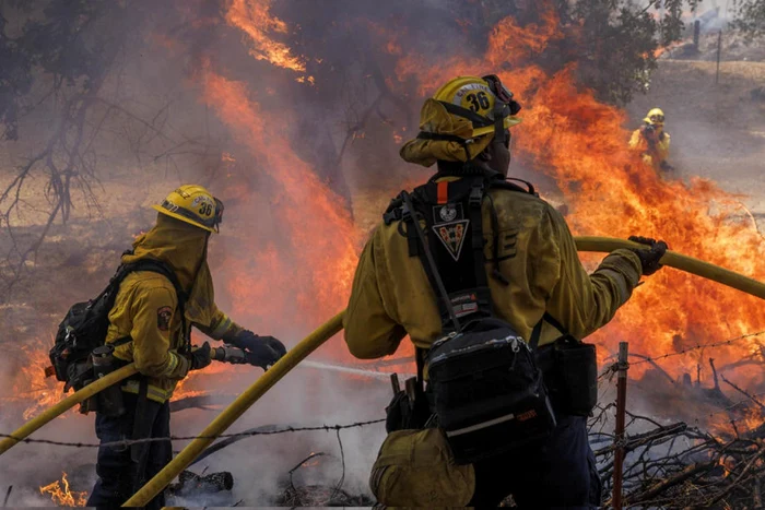 Pompierii se luptă cu flăcările incendiului „Oak Fire“, 23 iulie 2022 Foto EPA EFE
