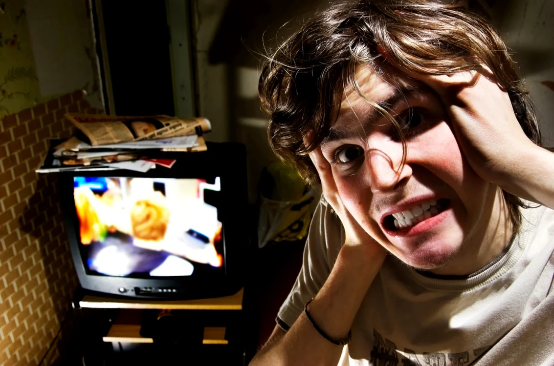 „Românii au petrecut în 2013 zilnic, în medie, 6 ore în faţa televizorului, mai mult decat oricare altă naţie din cele 39 analizate de IP Network!” FOTO Shutterstock