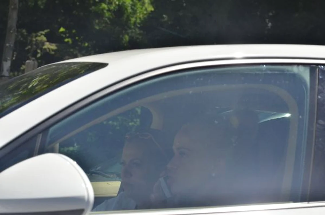 De coafura Andei Adam se ocupă chiar mama ei
