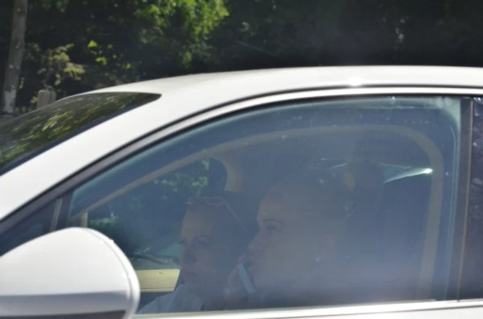 De coafura Andei Adam se ocupă chiar mama ei