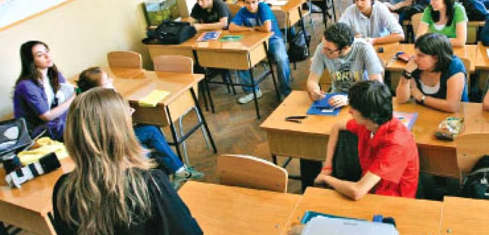 12.000 de dascăli, „exmatriculaţi“