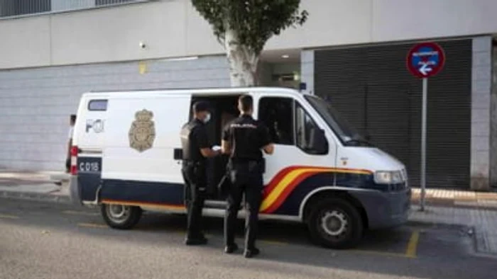 Românii au ajuns să fure și în celebra stațiune Ibiza. Foto: ziare.com/periodicodeibiza.es