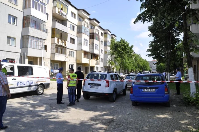 Blocul unde a fost descoperit obiectul suspect FOTO Corina Macavei