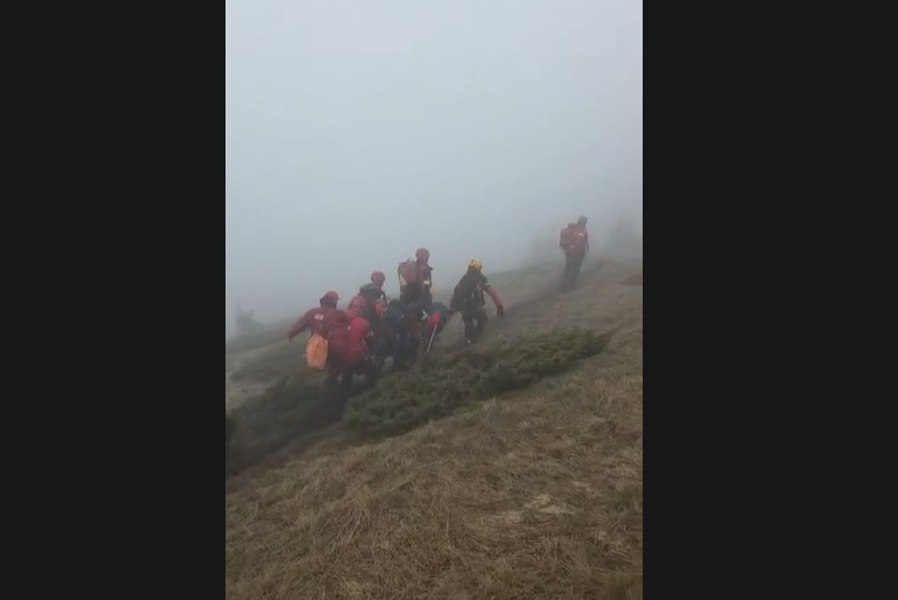 Mai mulți participanți la „Transilvania 100” au fost răniți pe traseu. 15 intervenții în desfășurare, în zona Cabanei Mălăieşti  