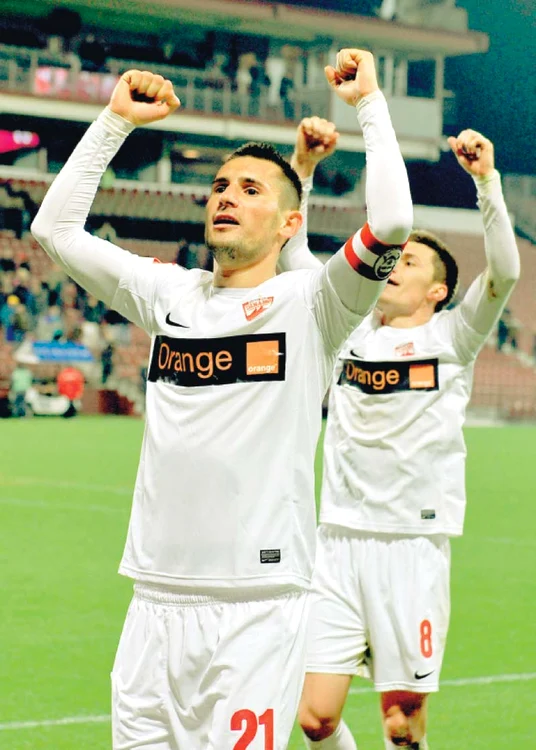 Evoluţiile bune ale lui Dragoş Grigore l-au adus în atenţia selecţionerului, care l-a convocat pentru amicalul cu Argentina